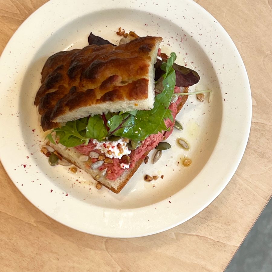 「フムス&フォカッチャプレート」820円