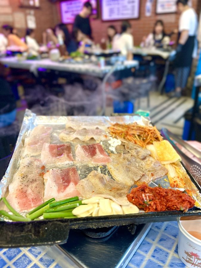 一緒にキムチや野菜も焼いて一緒にいただきます。