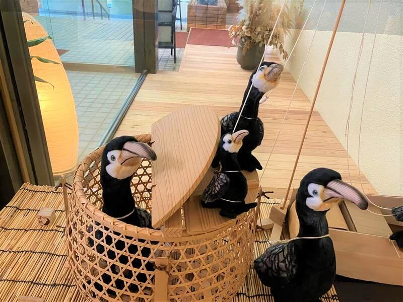 かわいい鵜のぬいぐるみがお出迎え