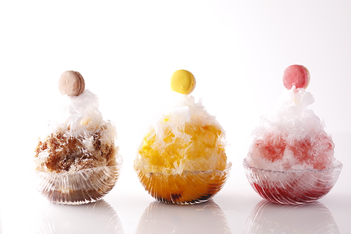 左から「和三盆」「マンゴー」各2800円、「いちご」2500円 ※サービス料別