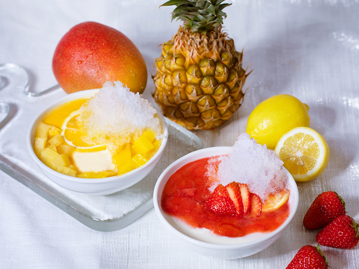 左から「マンゴーかき氷豆花」850円、ドリンクセット1350円、「苺かき氷豆花」800円、ドリンクセット1300円 ※店内販売のみ