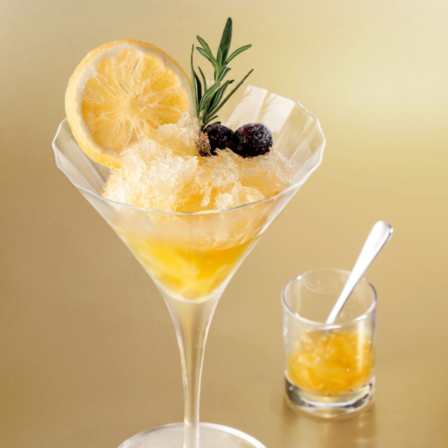 「パイナップルとソーテルヌのグラニテ 〜マーマレードジャムを添えて〜」1870円（「ワインショップ・エノテカ ＆ バー」本館3階）