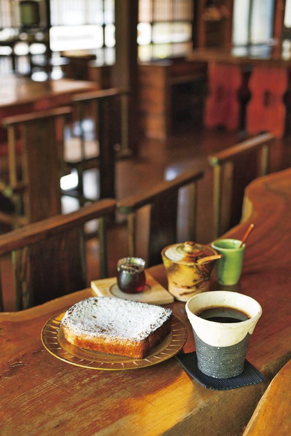 自家製パンのフレンチトースト880円とコーヒー550円