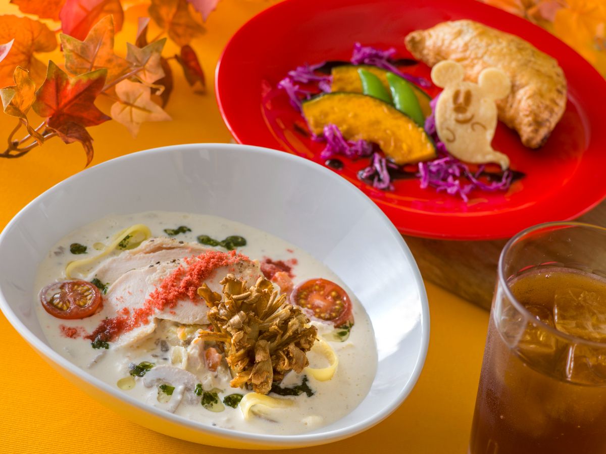 「スペシャルセット」2200円　【プラザパビリオン・レストラン（アドベンチャーランド）】