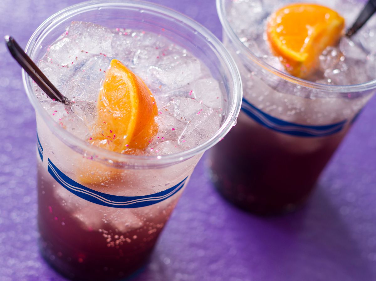 「スパークリングカクテル（ラズベリーリキュール&みかん）」780円