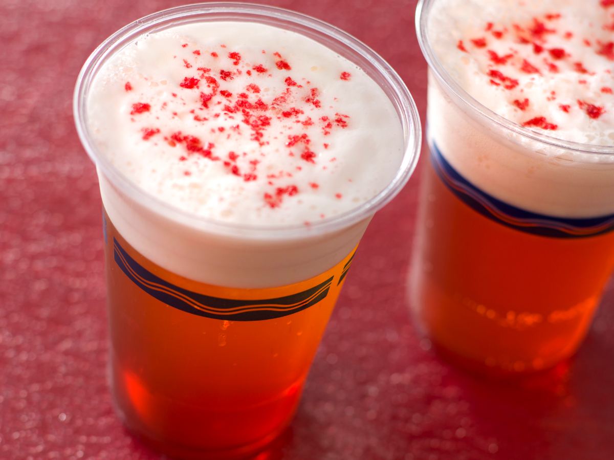 「ビアカクテル（クランベリーシロップ）」780円