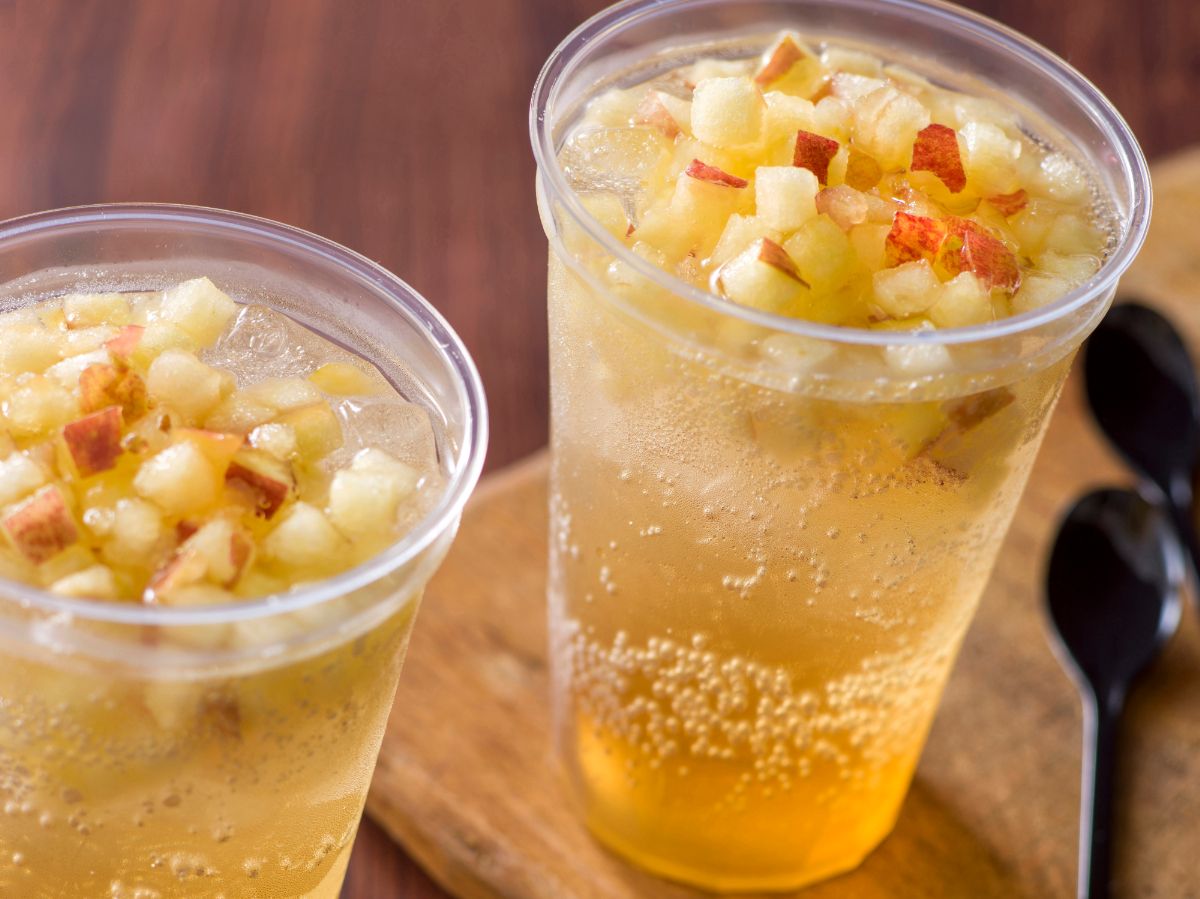 「スパークリングカクテル（アップル）」1杯780円　