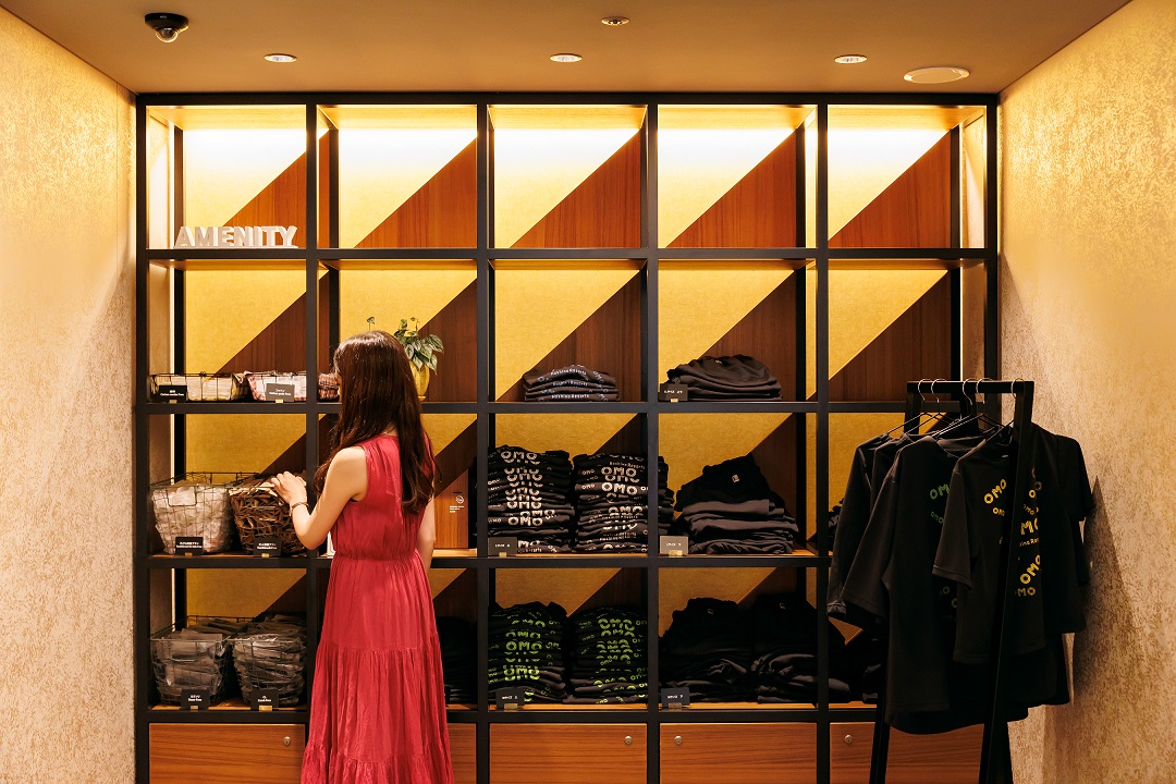 歯ブラシ、ヘアブラシ、綿棒、コットン、カミソリのアメニティが揃う