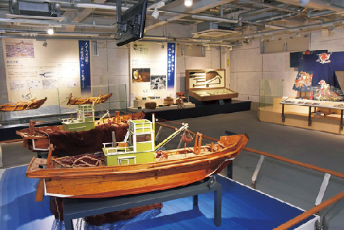イワシ漁の歴史や文化について展示するいわし資料館も併設