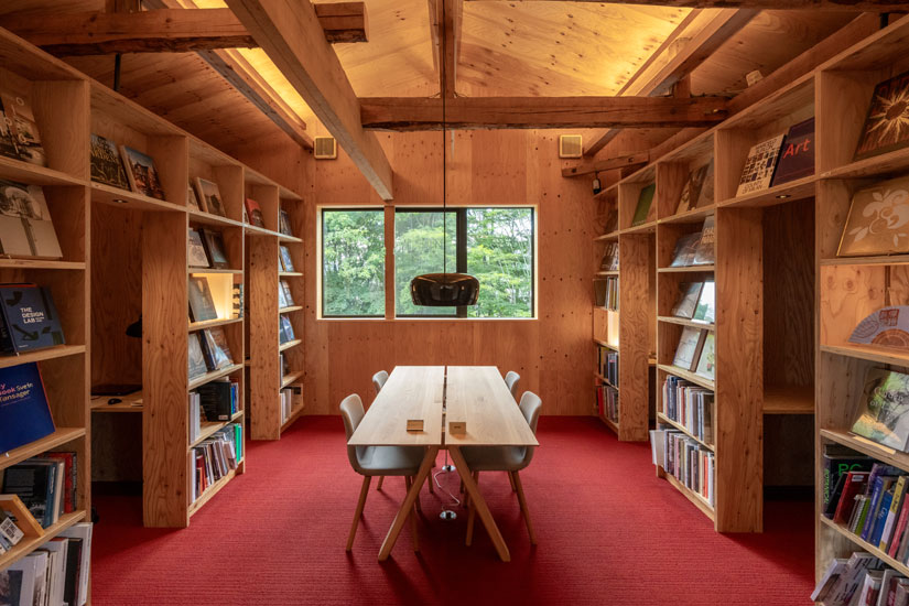 最初の1時間1,100円、延長30分ごとに275円。1日料金4,400円。月額会員は22,000円