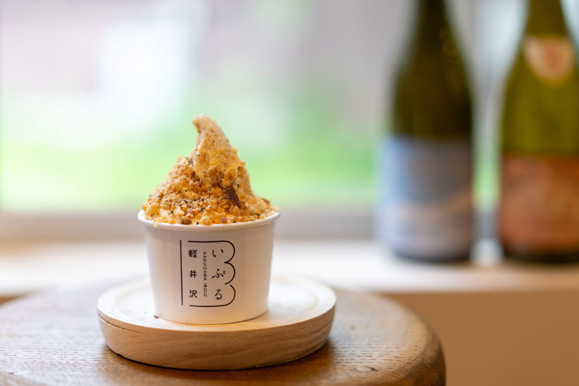 燻製チーズ・燻製黒胡椒ソフト500円は金・土・日限定