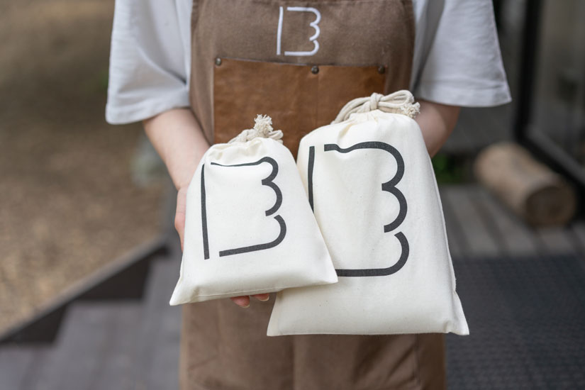 巾着もかわいい！これに入れてギフトにしても。S150円、M220円