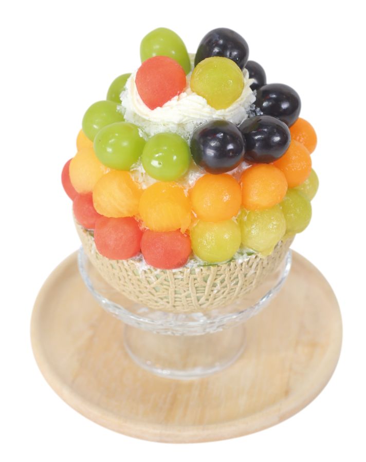 旬のフルーツ全部盛り　イートイン11000円(1個)