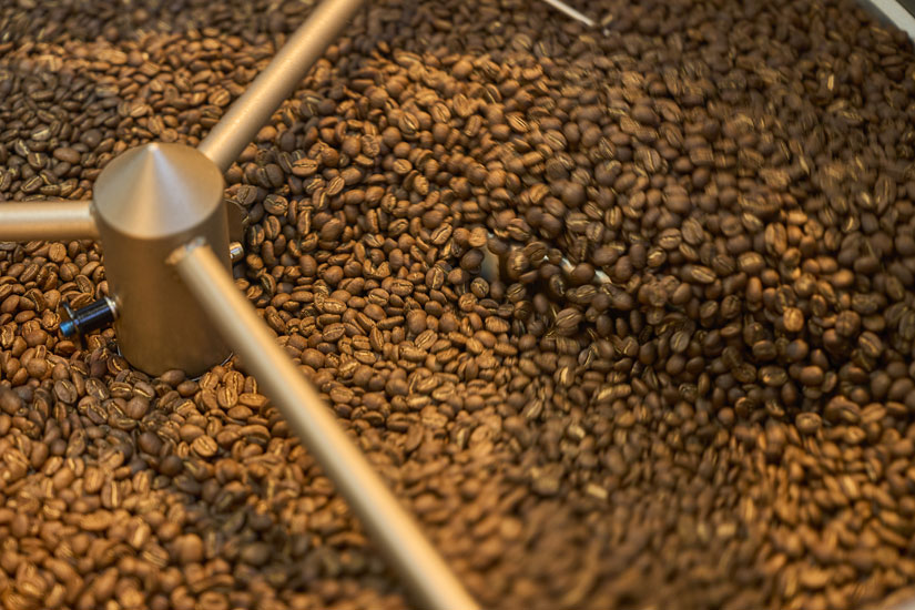 高温熱風で焙煎することで、豆の風味が生きたコーヒーに。焙煎は週4日ほど行われます