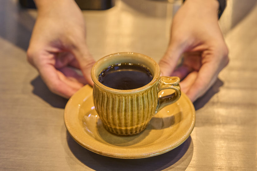 島根・湯町窯の陶器のコーヒーカップが温かみを感じさせます