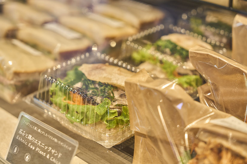 サンドイッチやホットドッグなどの軽食もあります