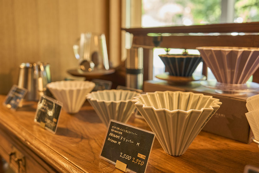 デザイン性と機能性を兼ね揃えたORIGAMIドリッパー(M)2750円など