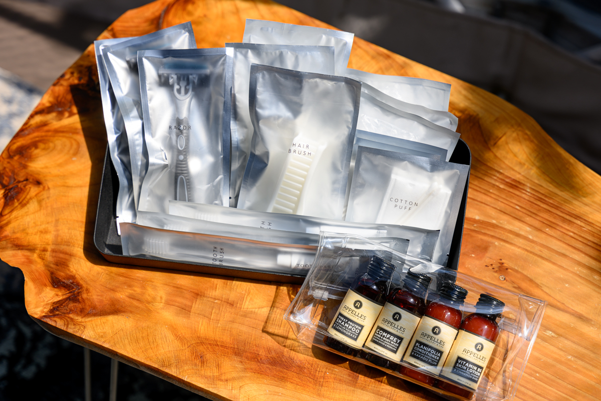 シャンプー、コンディショナー、ボディウォッシュ、スキンローションなどのアメニティも備えられている