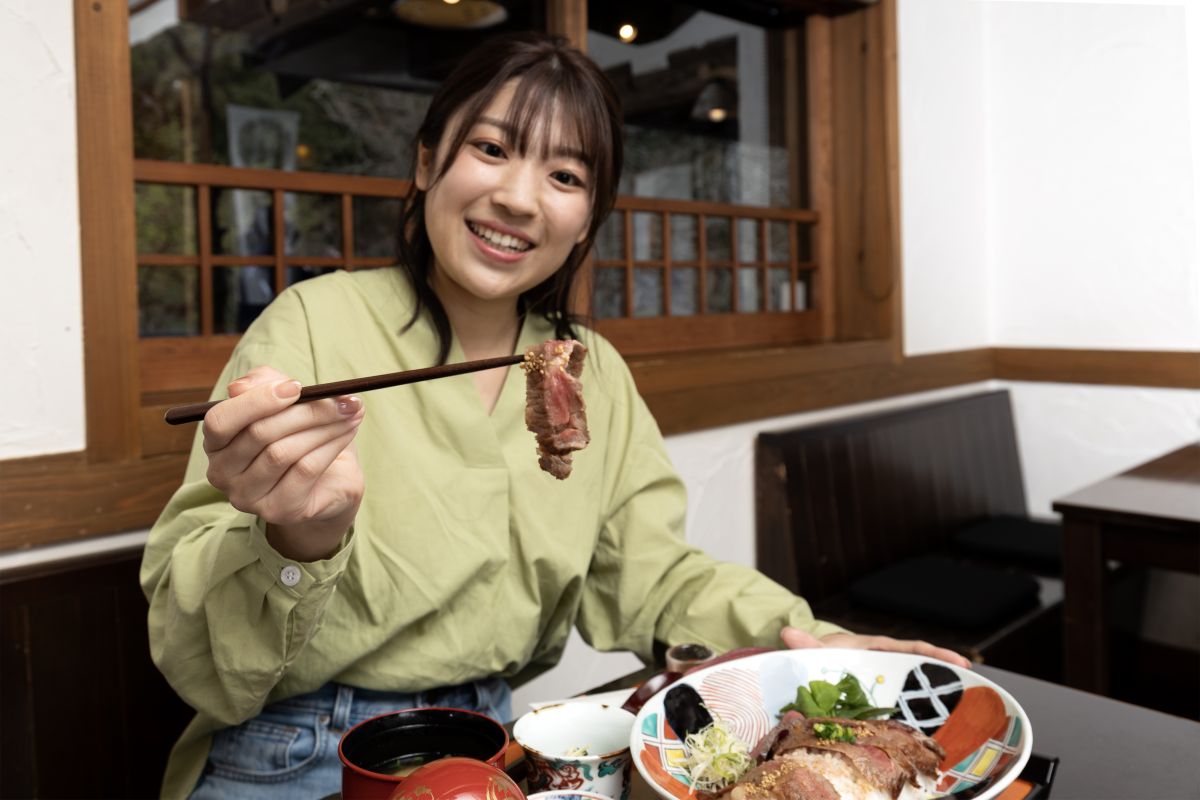 やわらかく味わい深いあか牛をぜいたくな御前をいただきます!