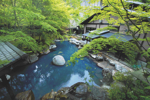 びょうぶ岩露天風呂は広々とした絶景が楽しめる