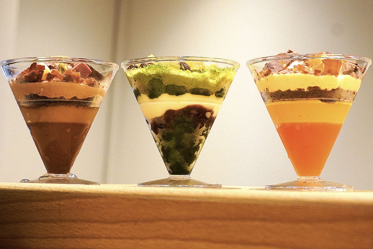 左から「生チョコレート〆パフェ」「抹茶わらび餅〆パフェ」「夕張メロンパフェ」