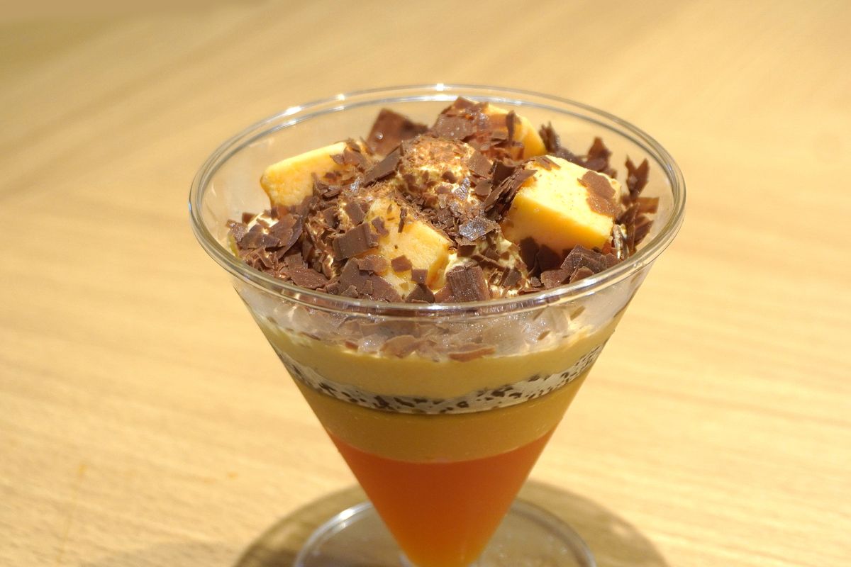 「夕張メロン〆パフェ」