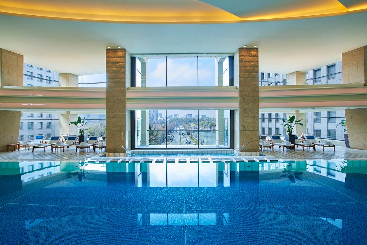 「スイミングプール」