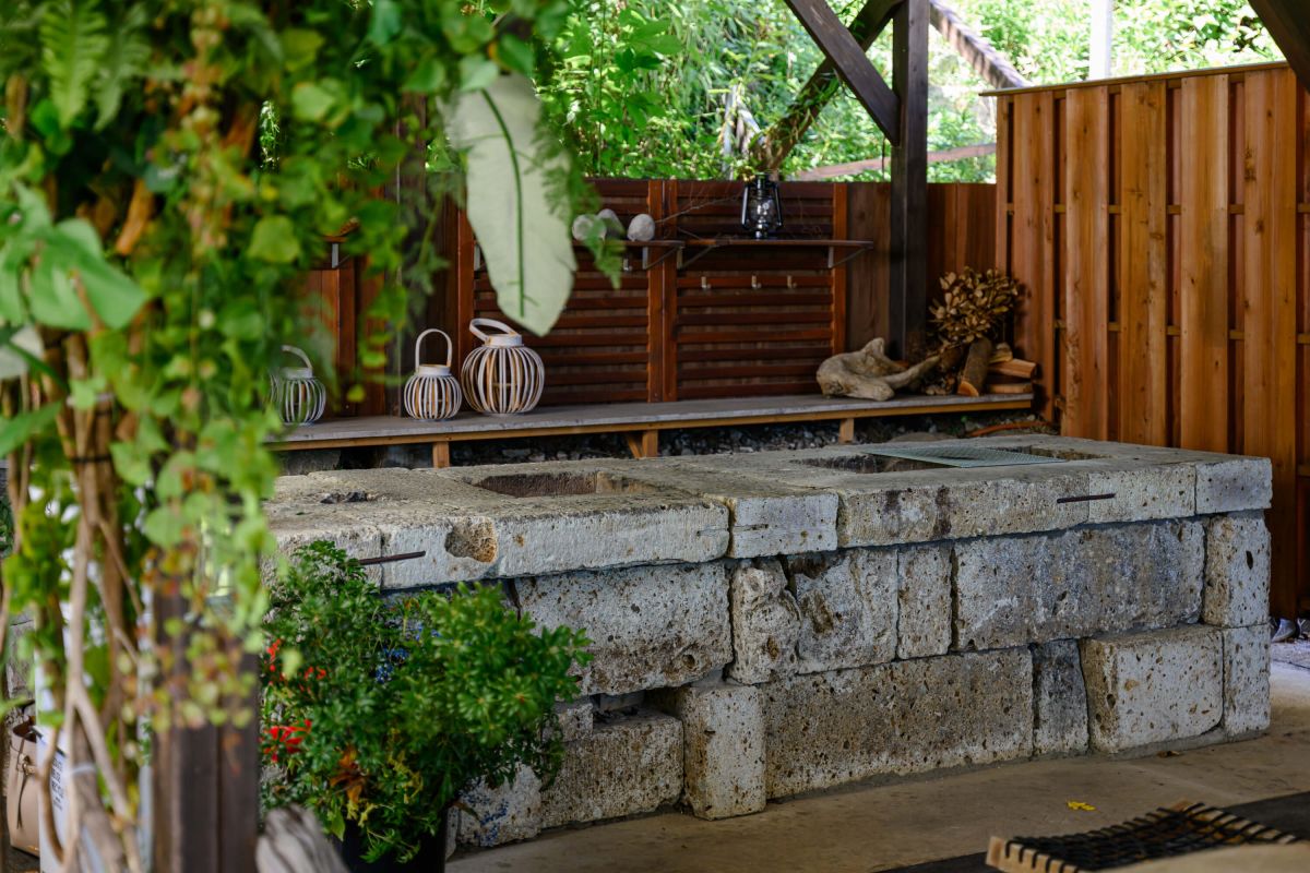 BBQも楽しめる石のかまど