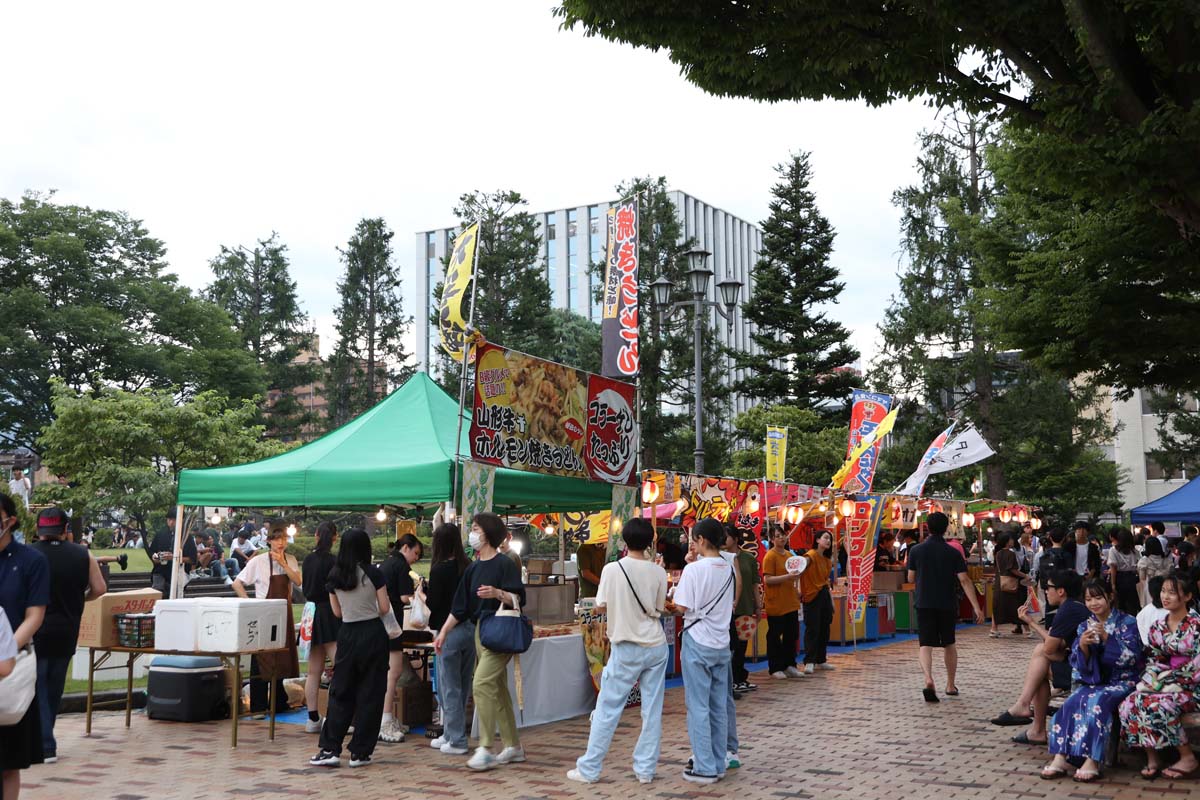 「やまがた花笠食フェスタin文翔館」