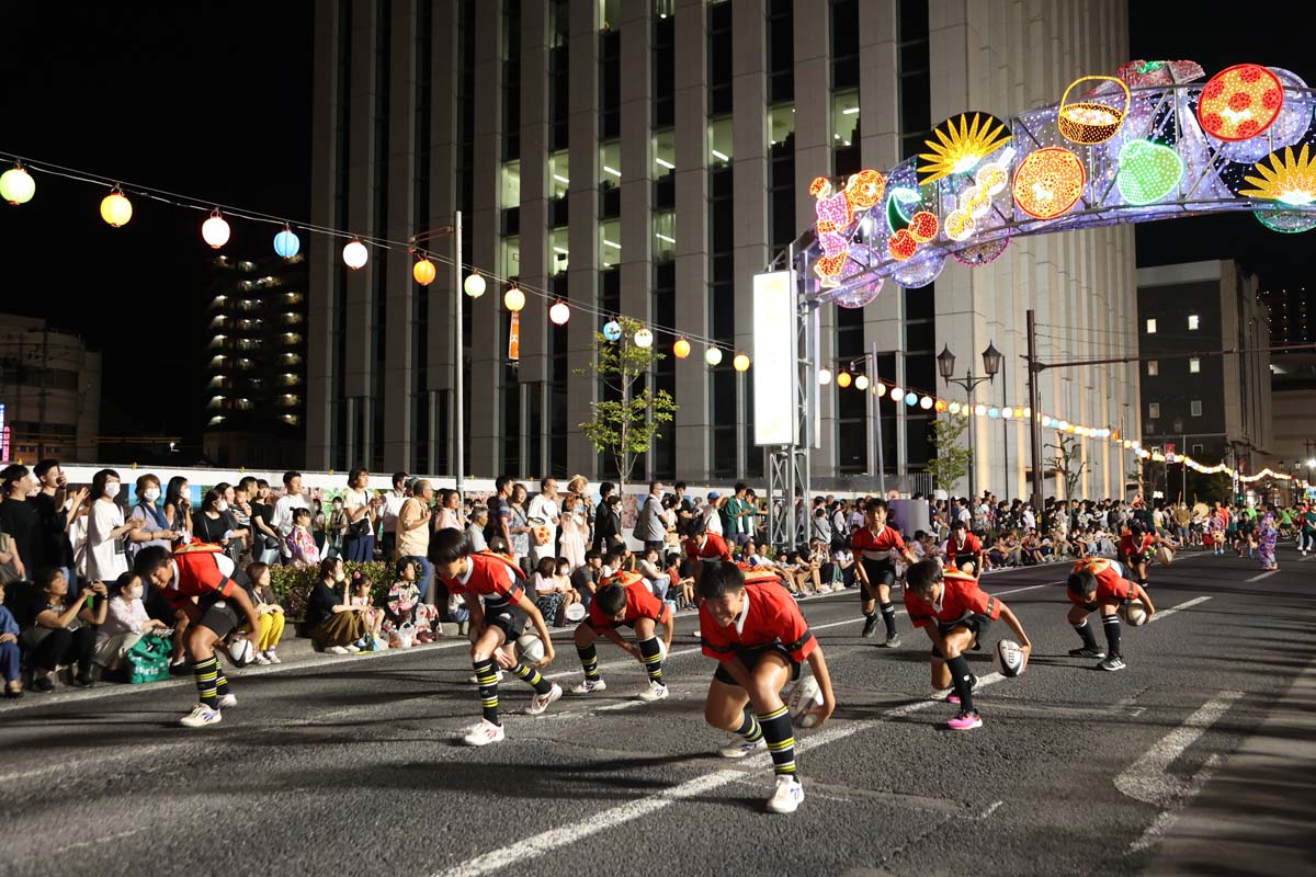 地元中学校のラグビー部による創作踊り