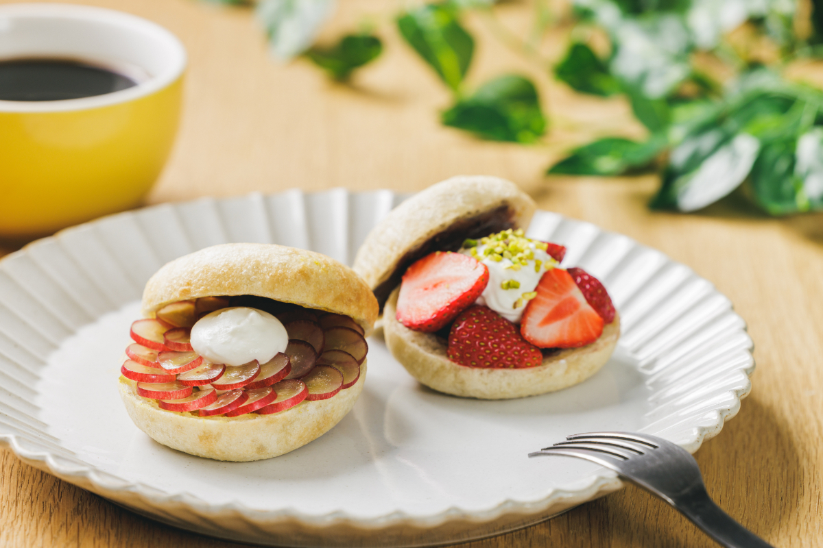 フルーツと生クリームを合わせた「洋スイーツOYAKI」500円