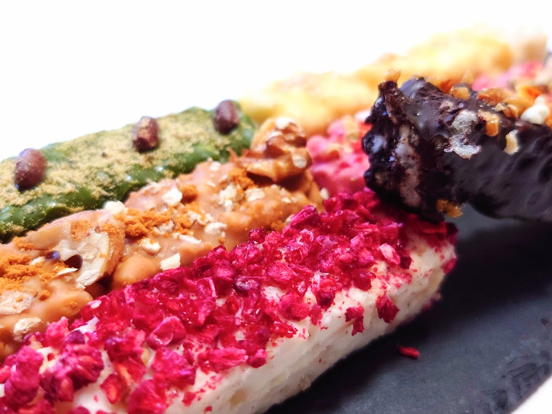 （左上から時計回りに）「若菜」、「向日葵」、「撫子」、「団十郎」、「茜」、「玄」