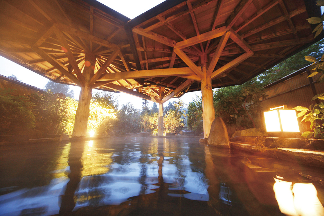 露天風呂から、四季折々の すがすがしい眺めが魅力