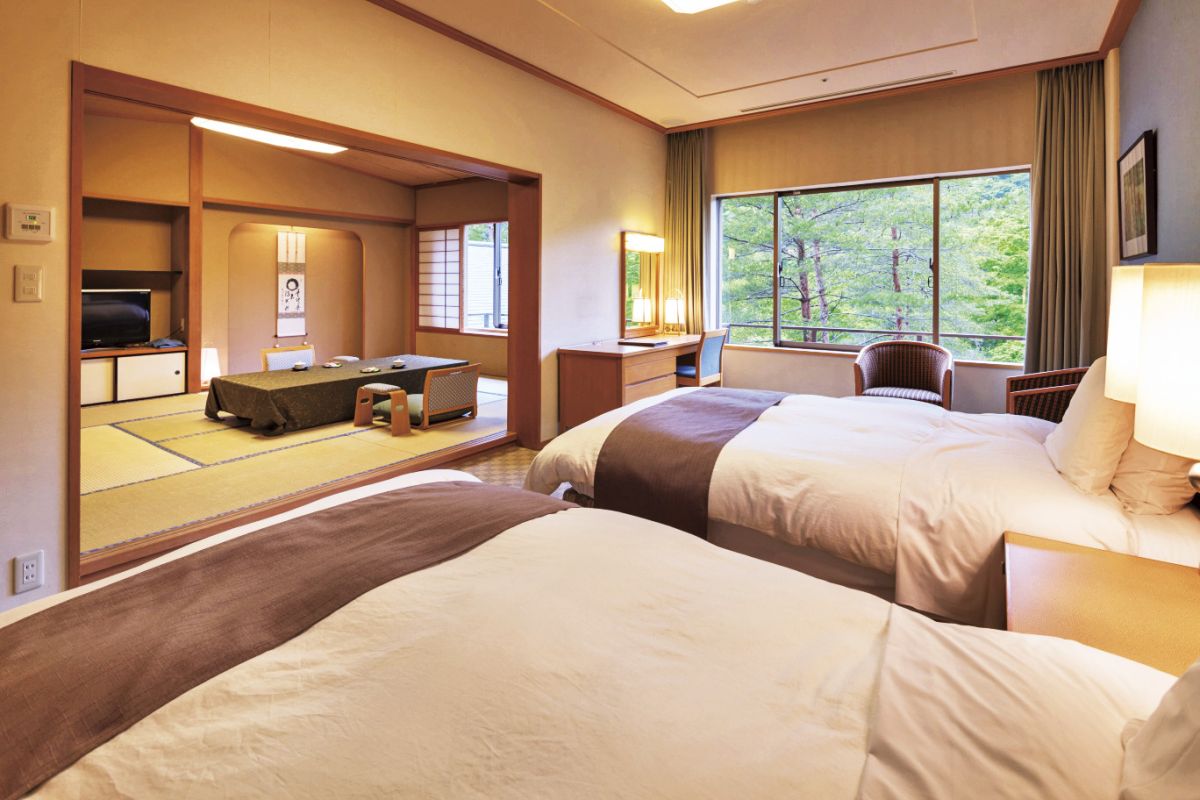 和洋室は開放感あふれる二間続きの 和室とベッドルームを備える