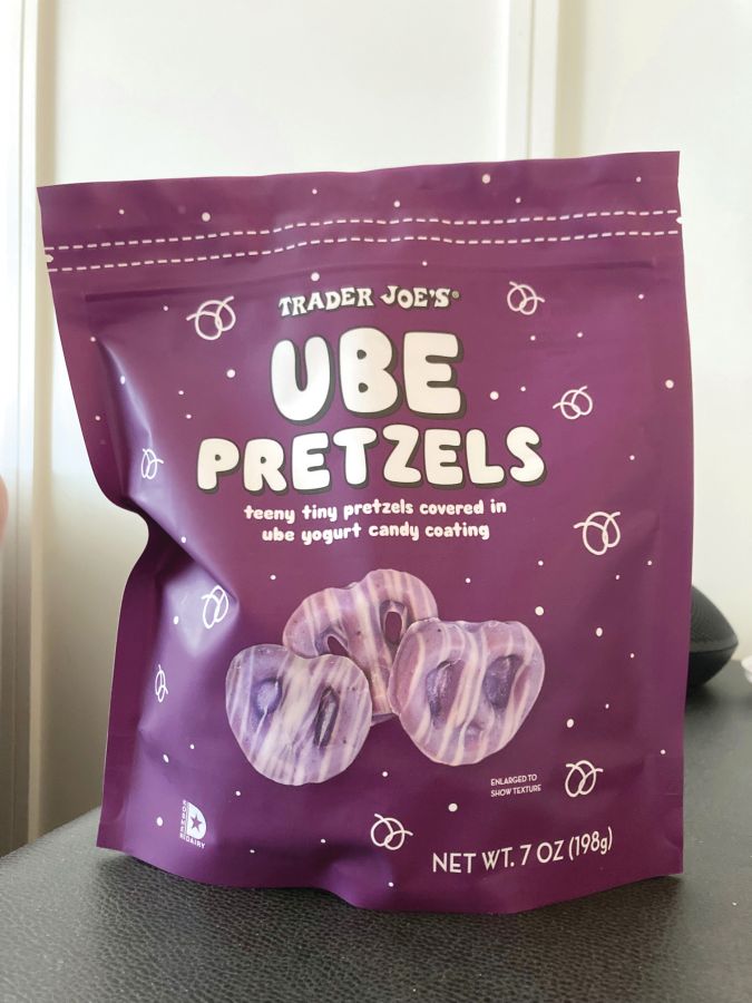 ウベ・プレッツェル（B）$3.49