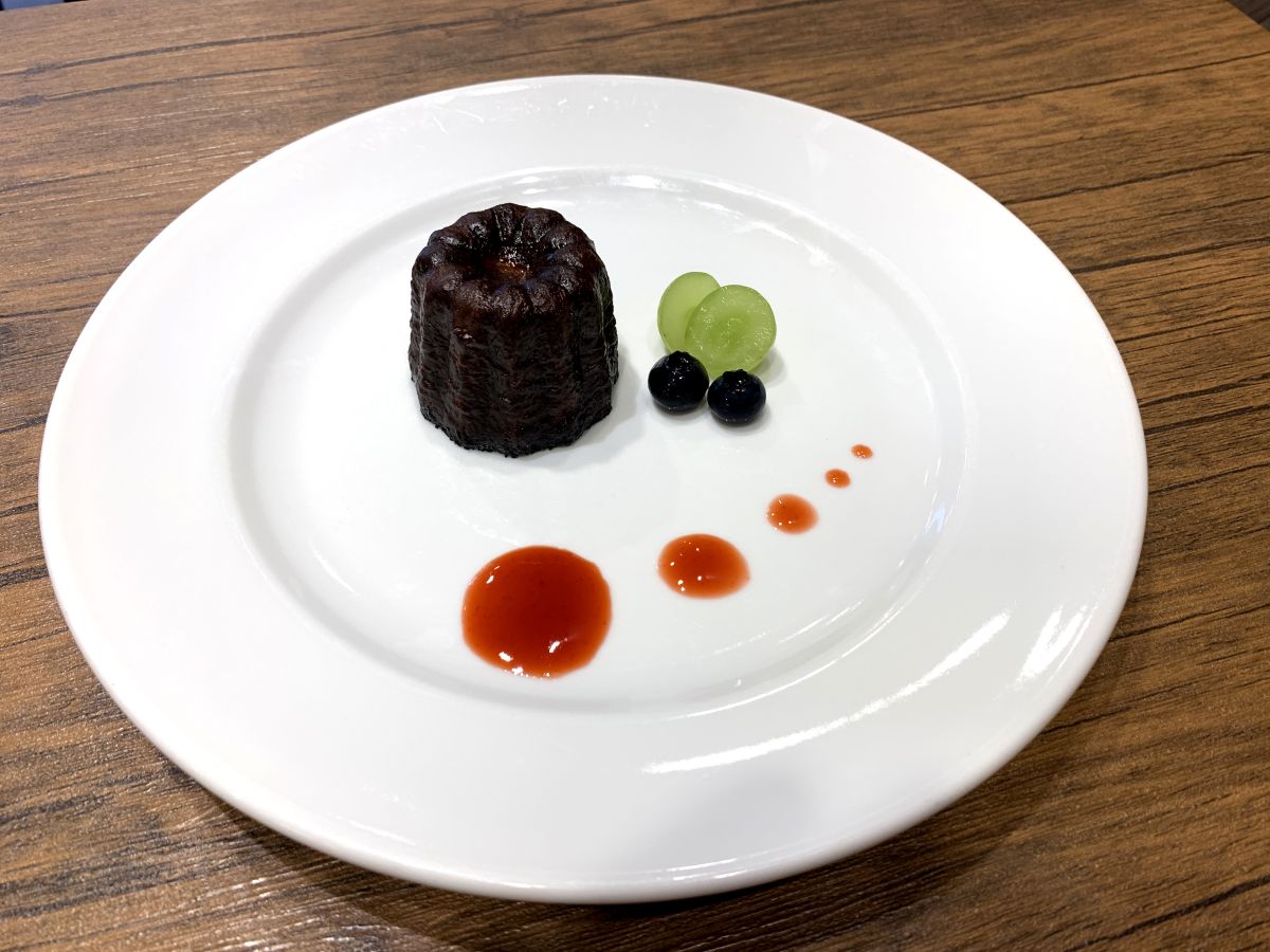 「焼きたてプレーン」スイーツとドリンクのセットで750円（ドリンクによって追加料金あり）