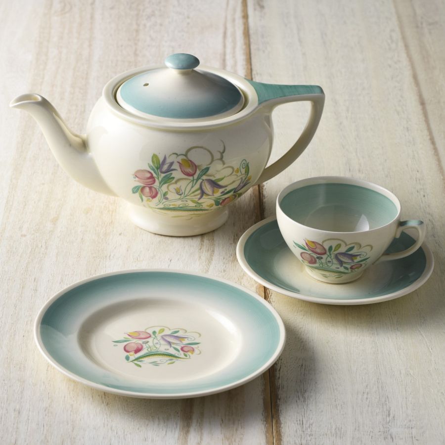 ＜UKストアルーム＞スージークーパー ドレスデンスプレイ ティーポット 49,500円※1点限り、ドレスデンスプレイ ティートリオ 22,000円ともにユーズド品