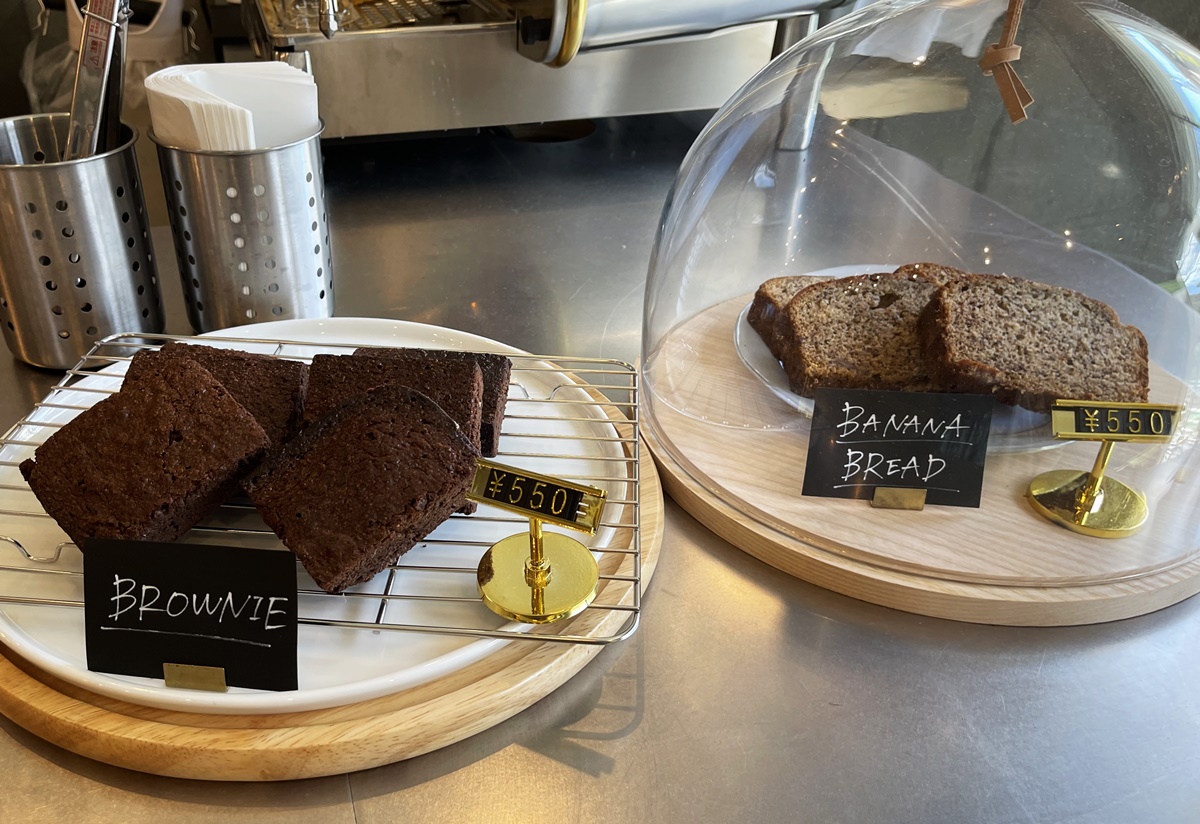 (左から)「ブラウニー」、「バナナブレッド」各550円