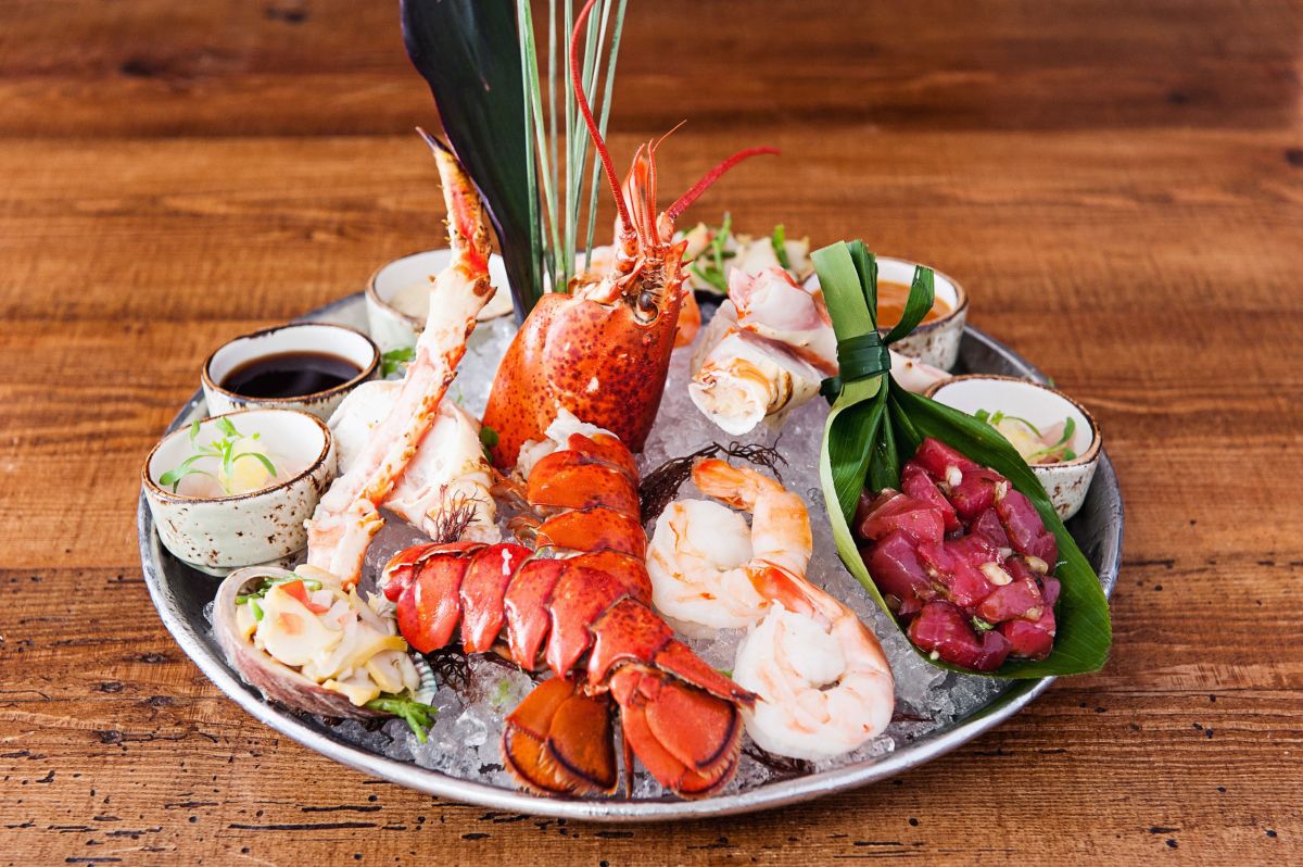 生カキ、ロブスター、お刺身などのシーフードプラッター＄90／Hilton Hawaiian Village Waikiki Beach Resort