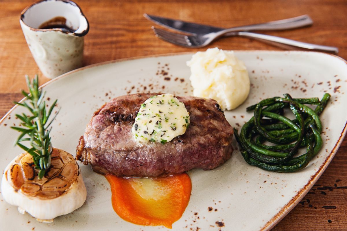 アンガス牛のニューヨークストリップステーキ＄62／Hilton Hawaiian Village Waikiki Beach Resort