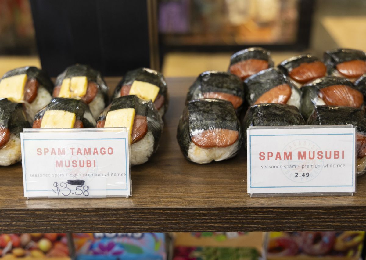 スパム玉子むすび各$3.58、スパムむすび 各$2.49