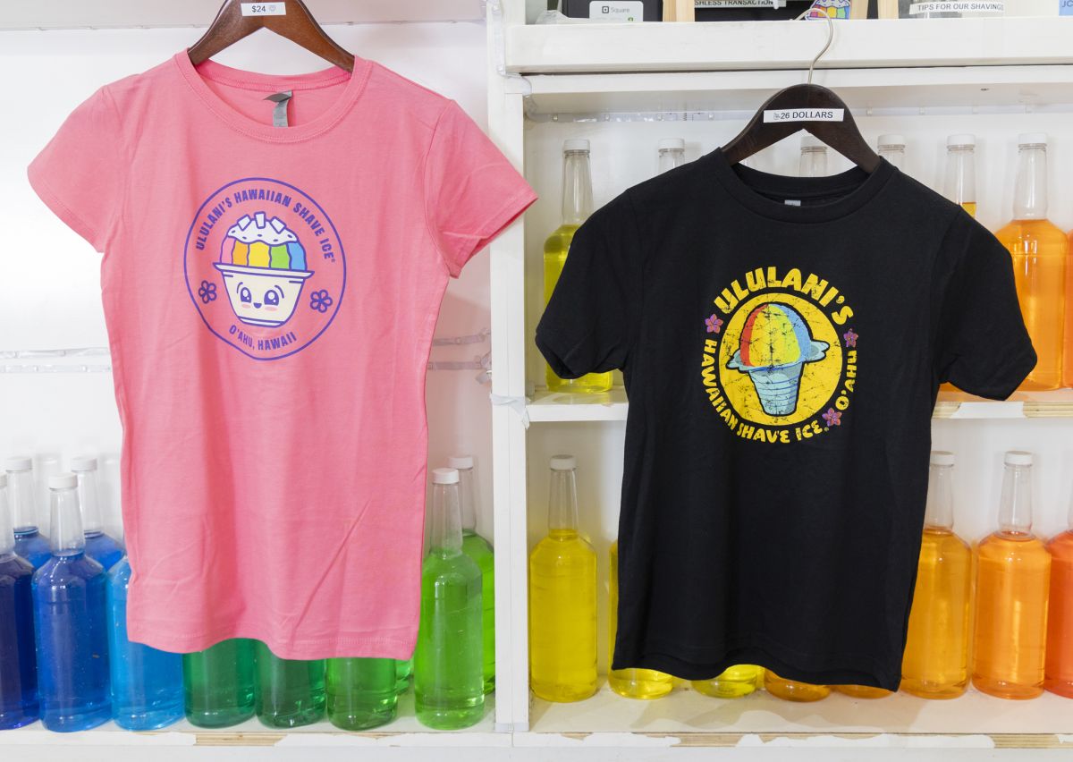 キッズ用Tシャツ 左:$24、右:$26