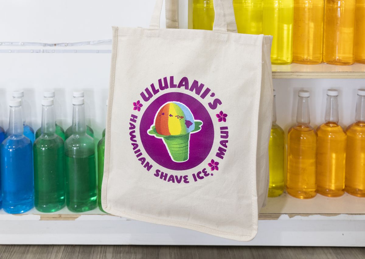 キャンバス地のトートバッグ $23