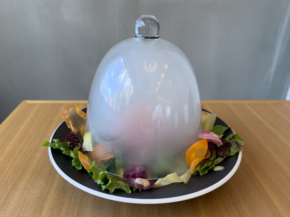 この状態でテーブルに登場