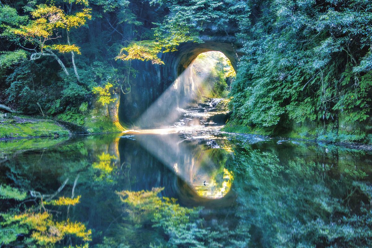 濃溝の滝・亀岩の洞窟