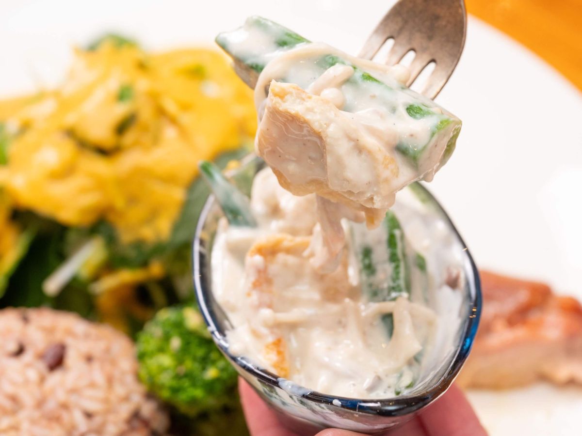 大きくカットしたオクラが入った「エスニック白和え」