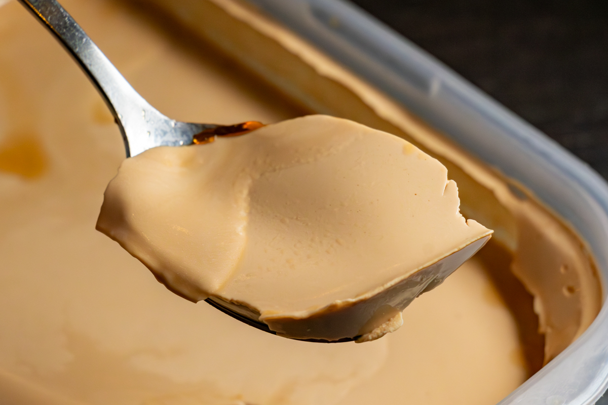 香り豊かなコーヒーに北海道産の生クリームを加え、なめらかな口当たりに仕上げたカフェラテゼリー