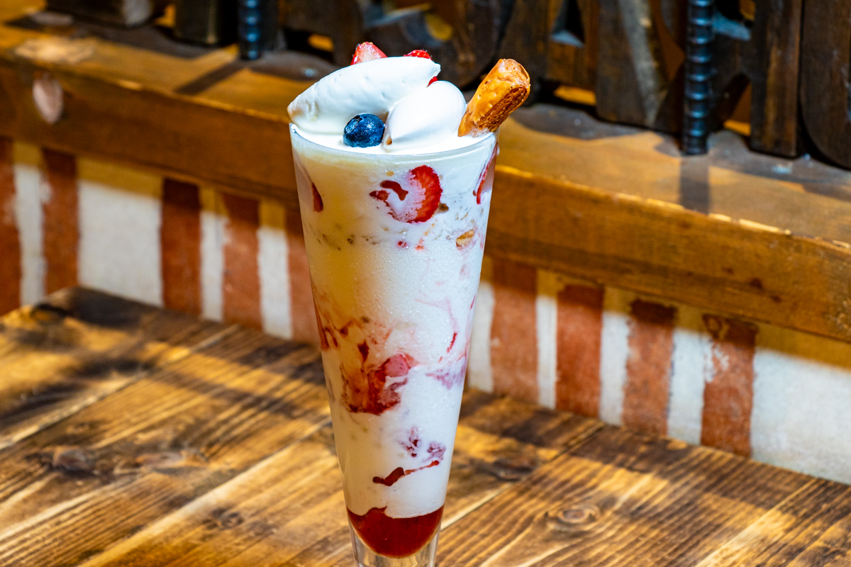 「ベリーパフェ」1230円