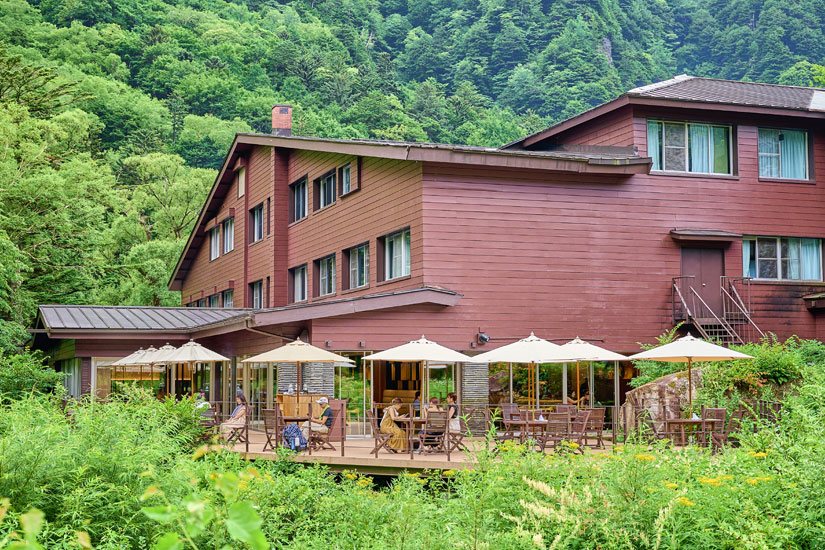 上高地ホテル白樺荘のレストランのテラスは特等席