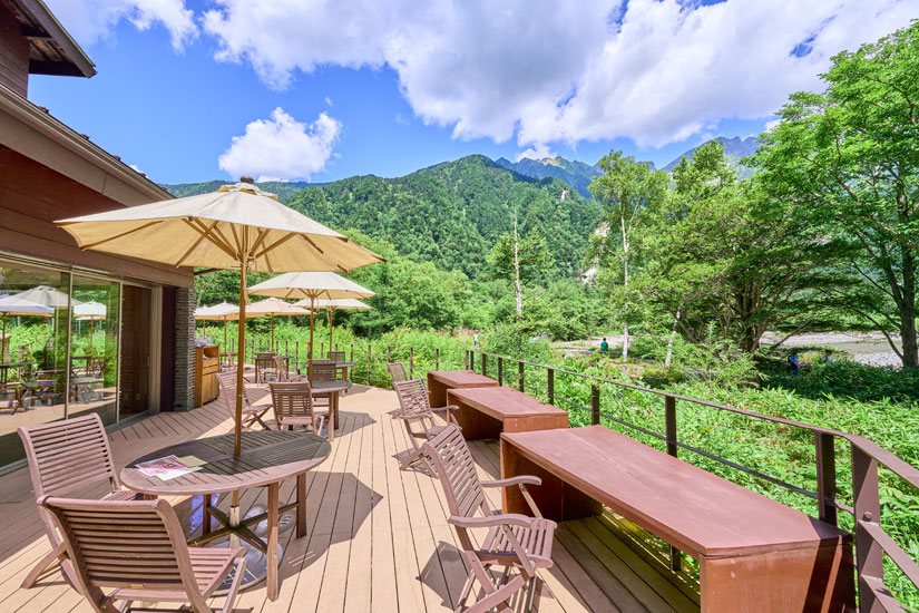 パラソルの木陰が心地いい